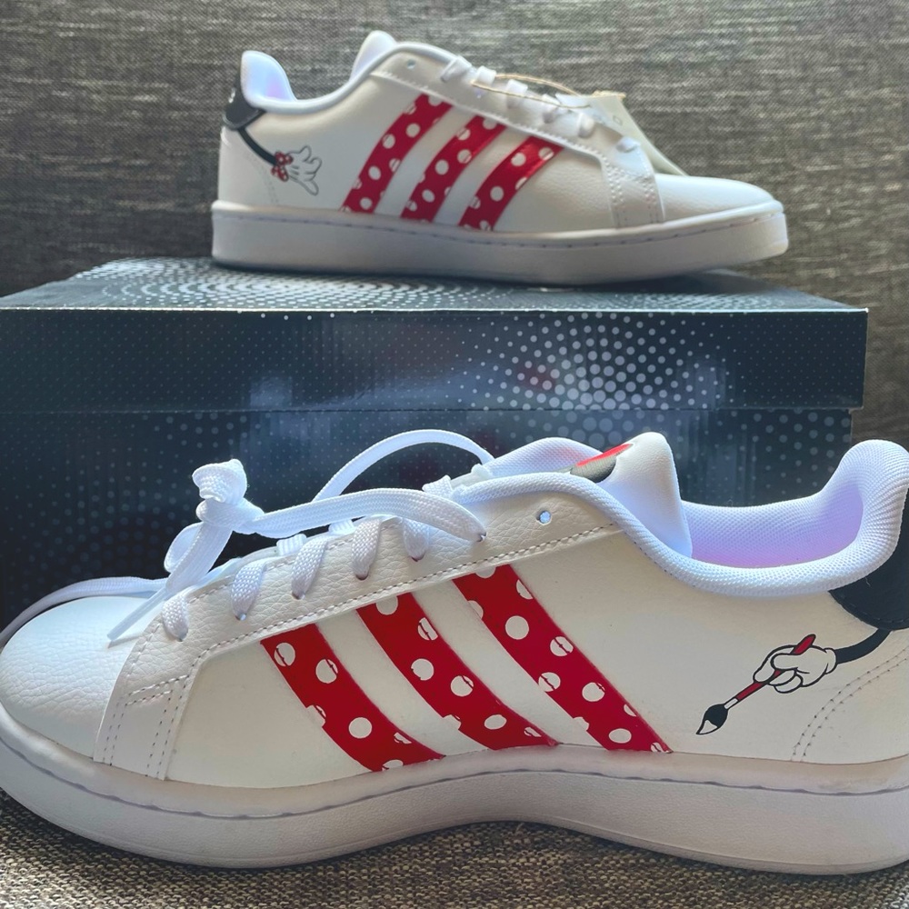 Limited Edition Minnie Mouse Adidas Tennis Shoes NWT NIB 8.5